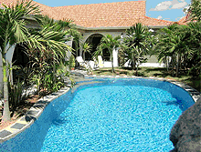 Haus mit Swimmingpool In Ost - Pattaya zum Verkauf